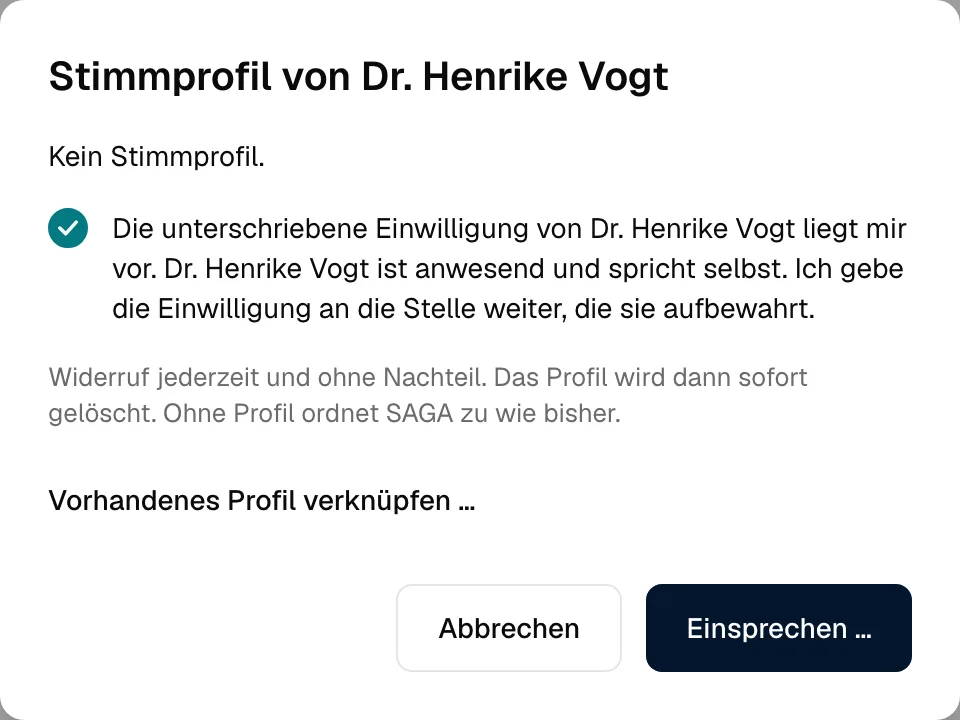 Das Fenster „Stimmprofil“ in SAGA: Die unterschriebene Einwilligung ist angehakt, darunter der Hinweis, dass ein Widerruf jederzeit und ohne Nachteil möglich ist und das Profil dann sofort gelöscht wird, dazu der Knopf Einsprechen.
